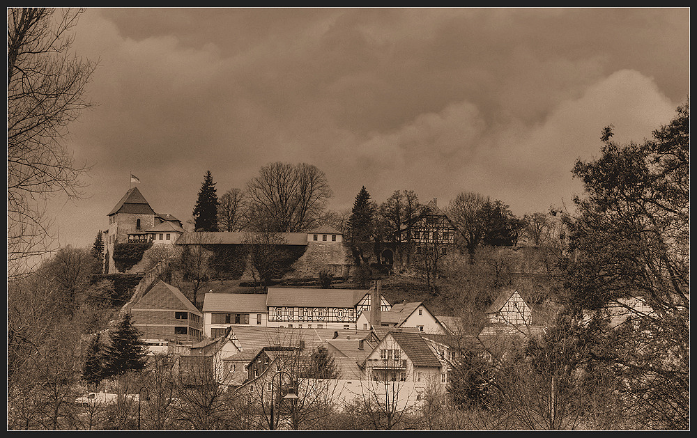 blick auf creuzburg mit gleichlautender burg