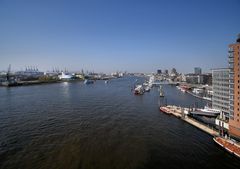 Blick auf das Elbpanorama von der Elbphilharmonie