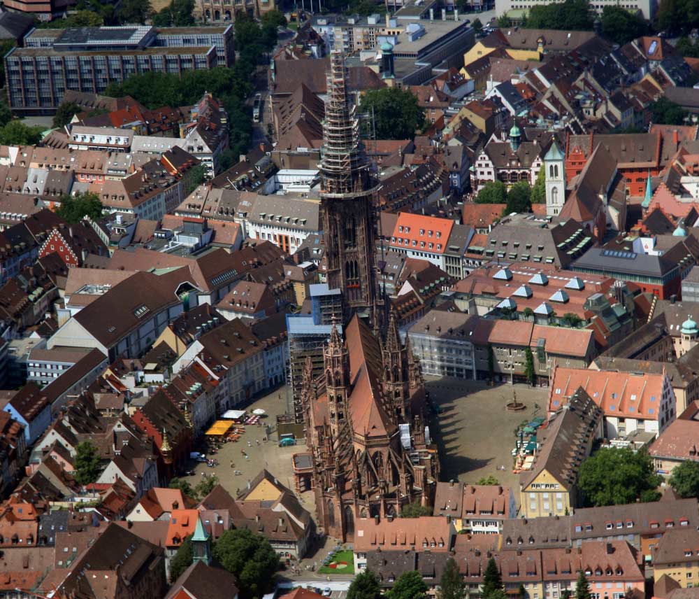 Blick auf das Freiburger Münster aus ca. 300 Metern