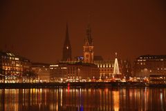 Blick auf das Hamburger Rathaus von der Kennedybrücke 2007