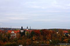 Blick auf das herbstliche Eisenberger Schloss