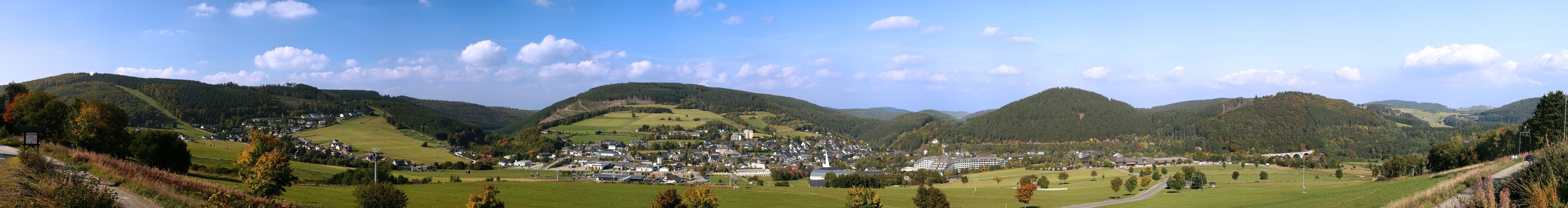 ~ Blick auf das Herbstliche Willingen ~ ------->