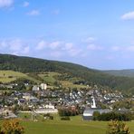 ~ Blick auf das Herbstliche Willingen ~ ------->