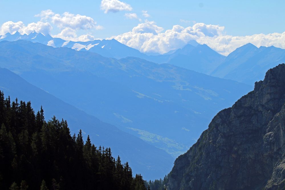 Blick auf das Karwendelgebirge und .... ?