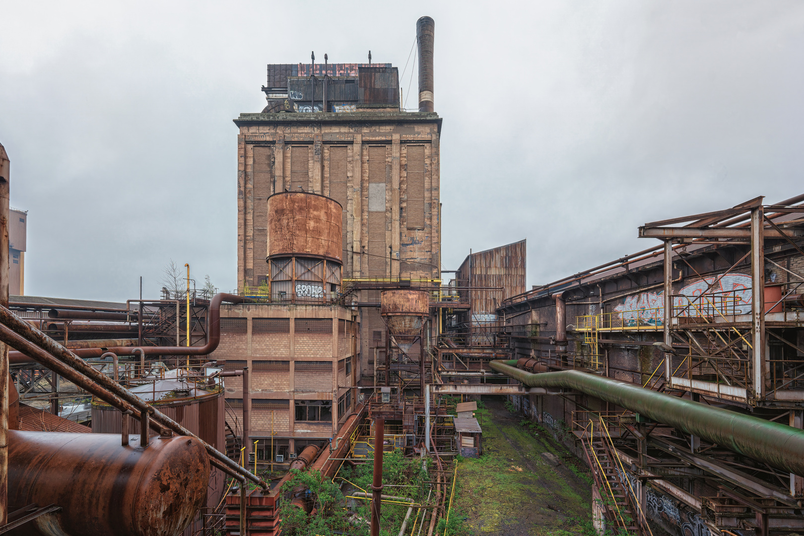 Blick auf das Kesselhaus im alten Hüttenwerk