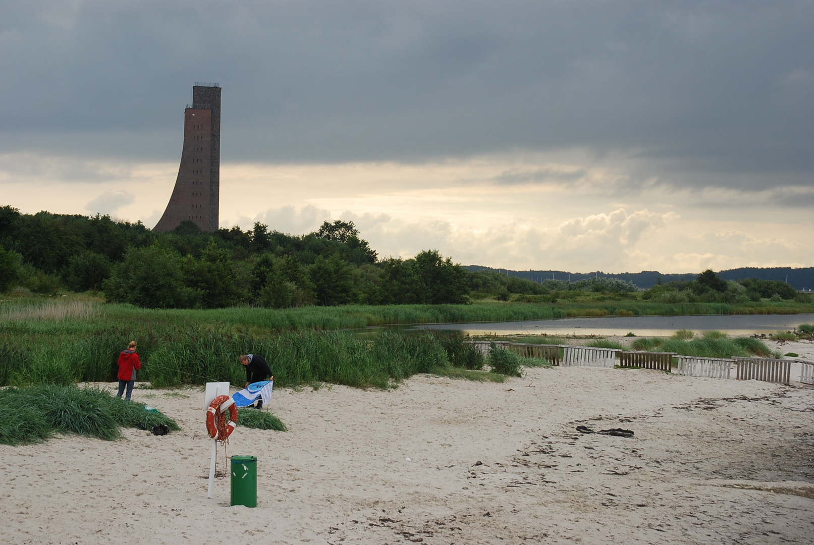 Blick auf das Marinrehrenmal bei Laboe