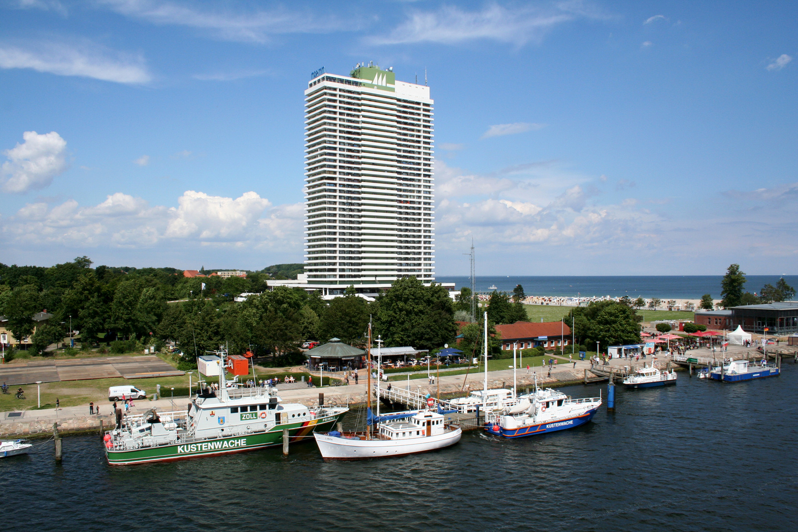 Blick auf das Maritim Hotel in Travemünde.