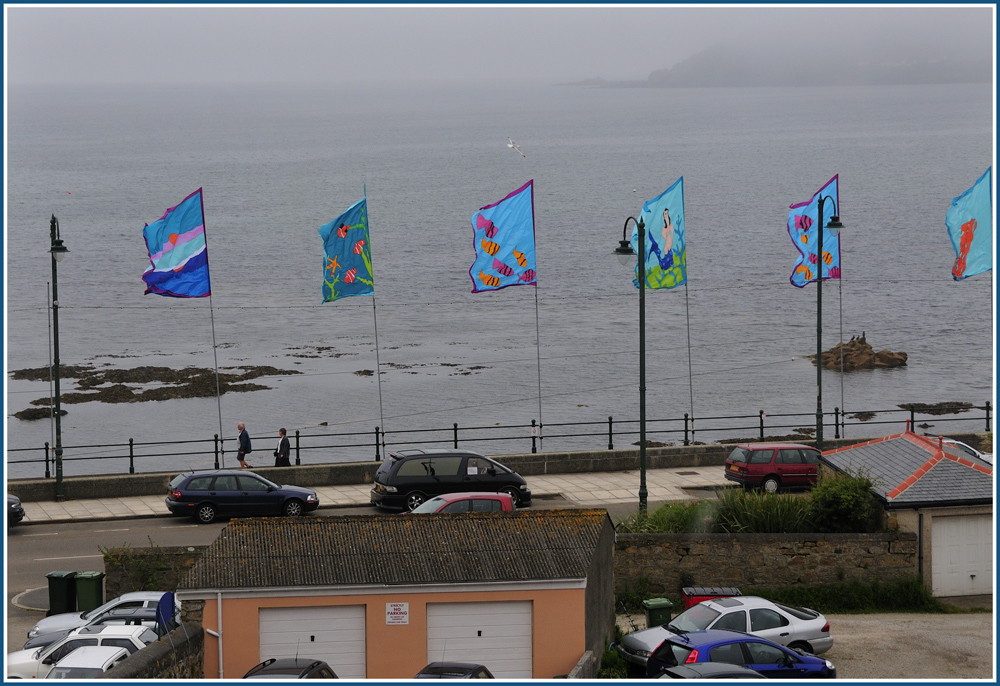 Blick auf das Meer, an einem trüben und regnerischen Morgen in Penzance-Cornwall