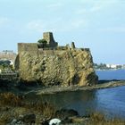 Blick auf das normannische Kastell Aci Castello 