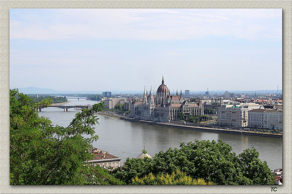 BLICK AUF DAS PARLAMENTSGEBÄUDE