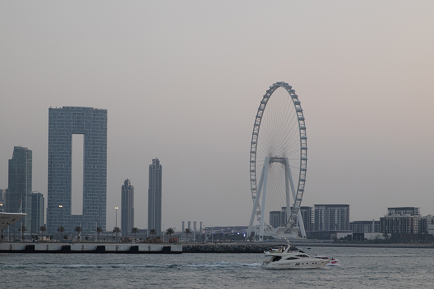 Blick auf das Riesenrad Ain Dubai