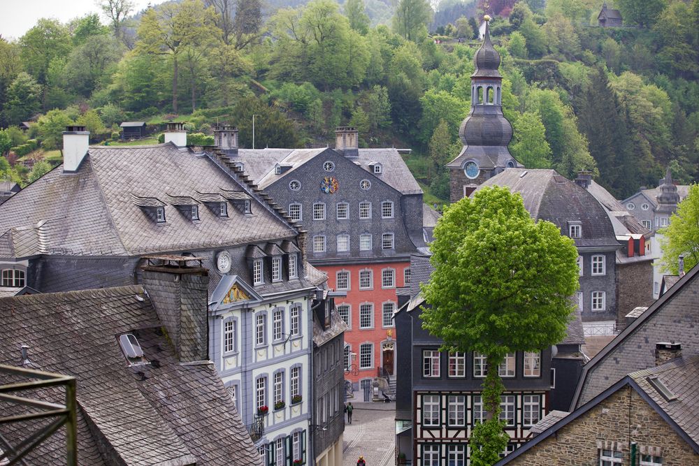 Blick auf das "Rote Haus" in Monschau - Eifel........