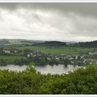 Blick auf das Schalkenmehrener Maar ...