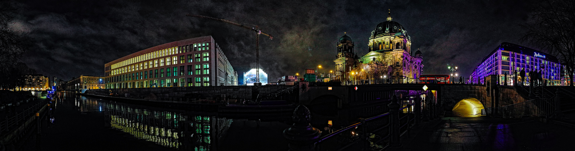 ... Blick auf das Stadtschloss Berlin und den Berliner Dom ...