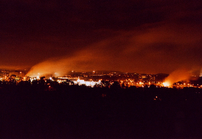 BLICK AUF DAS THYSSENGELÄNDE ODER DER RUHRPOTT BRENNT