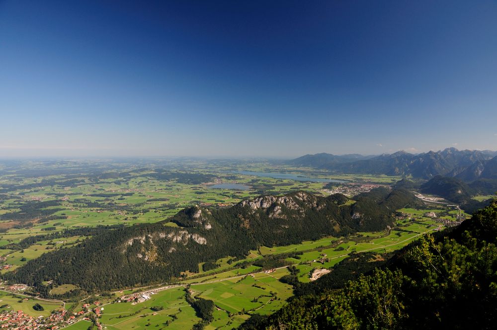 Blick auf das Vilstal Forggensee und Hopfensee