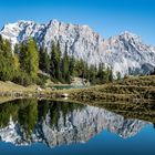 Blick auf das Zugspitzmassiv am und im Seebensee