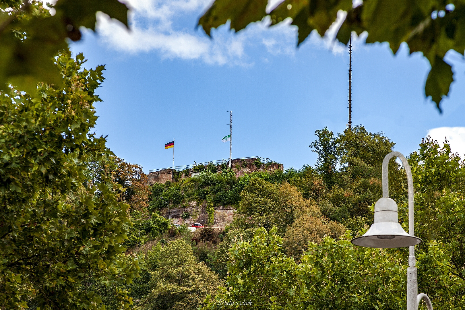 Blick auf dem Schlossberg von der Stadt Homburg aus.