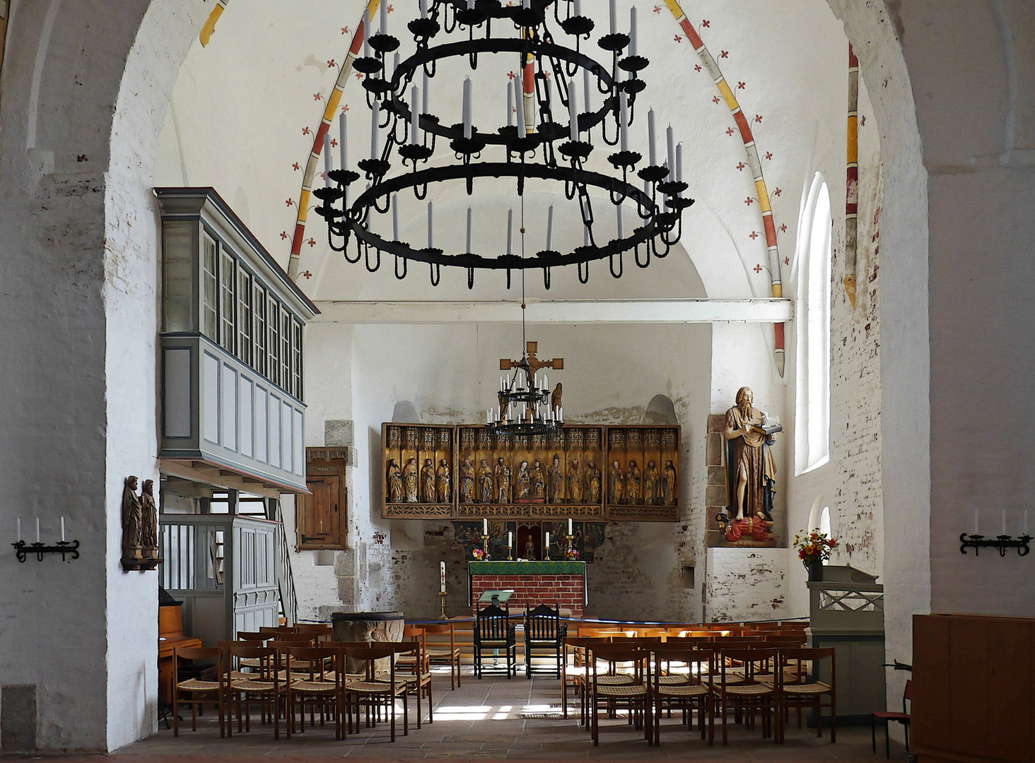 Blick auf den Altar der St. Johanniskirche Nieblum auf Föhr