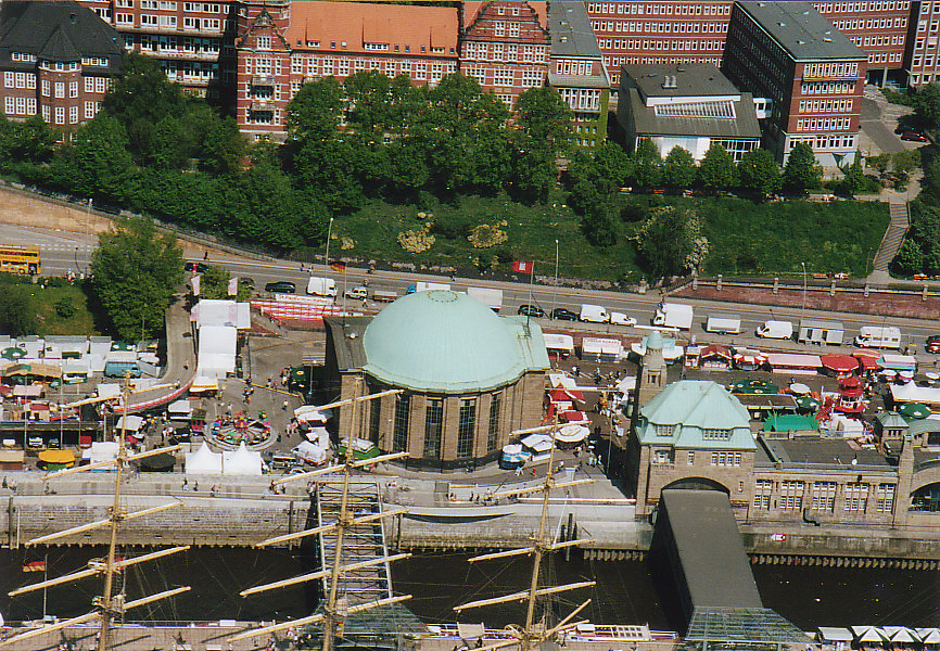 Blick auf den alten Elbtunnel