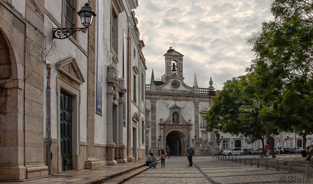 Blick auf den Arco da Vila, Faro