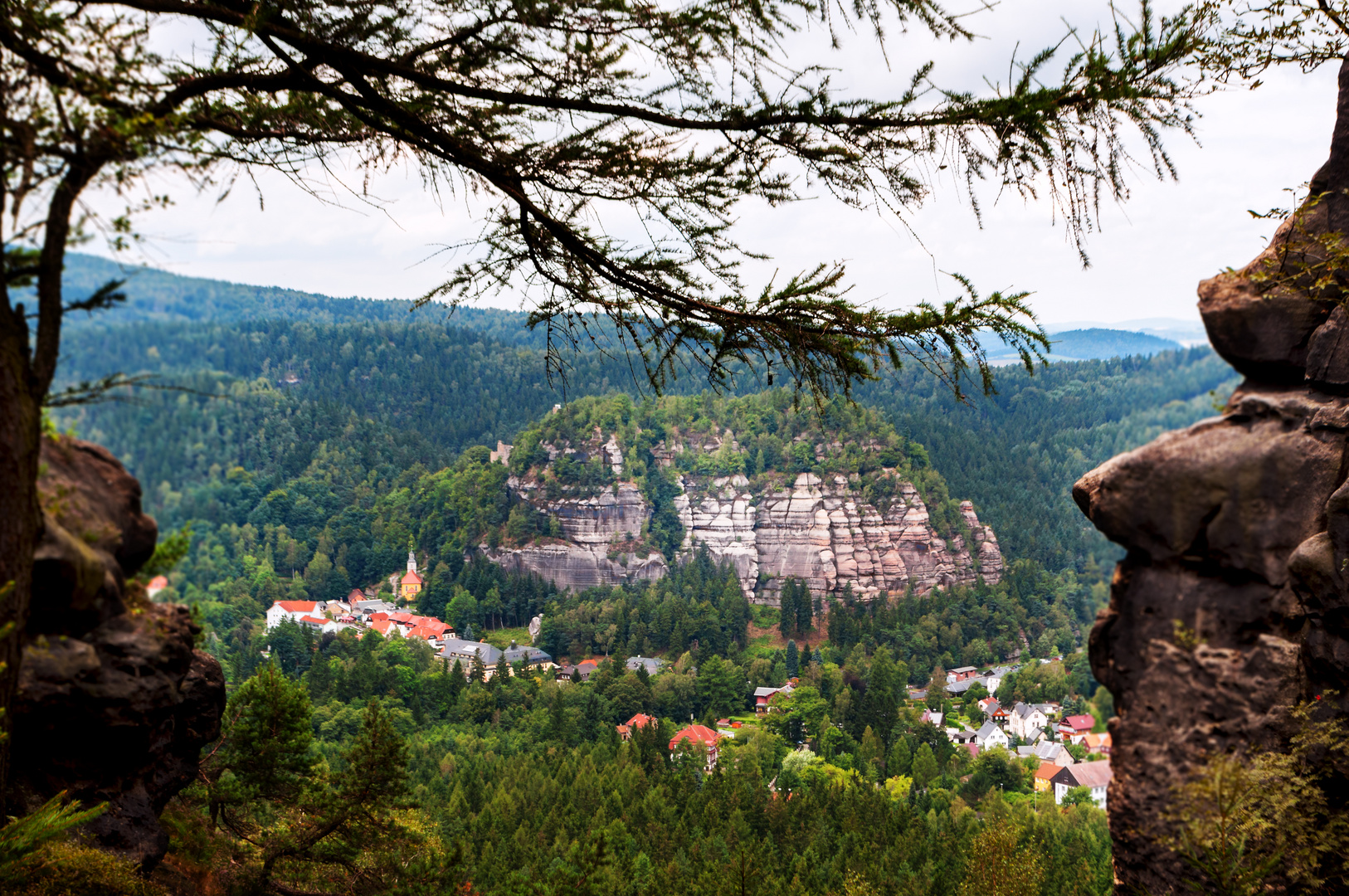 Blick auf den Berg Oybin