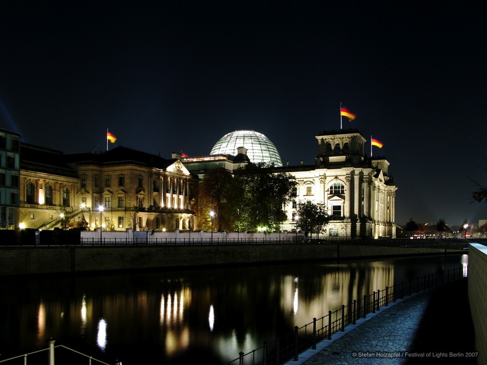 Blick auf den Berliner Reichstag - Festival of Lights 2007