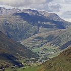 Blick auf den berühmten Furkapass, der in der Schweiz...