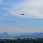 Blick auf den Bodensee mit Zeppelin