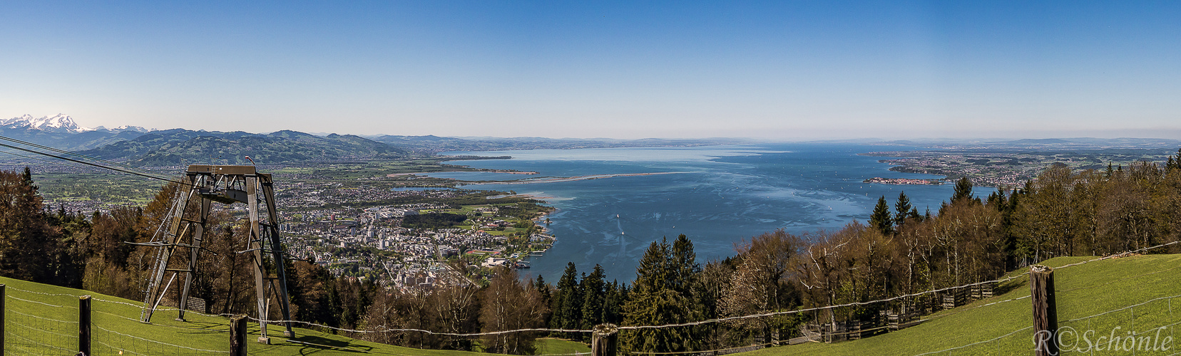 Blick auf den Bodensee vom Pfänder in Bregenz (Österreich)