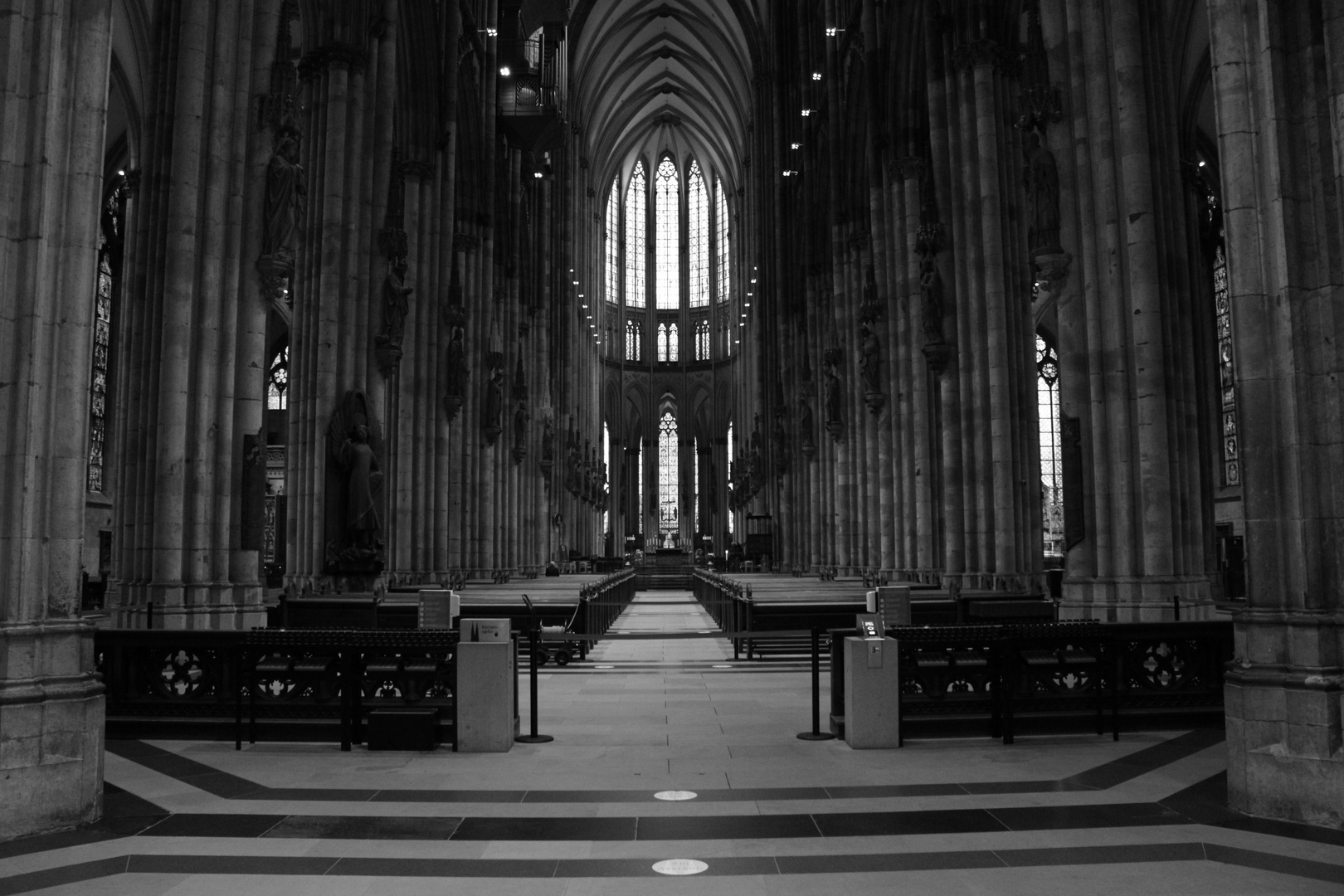 Blick auf den Chor des Doms zu Köln 