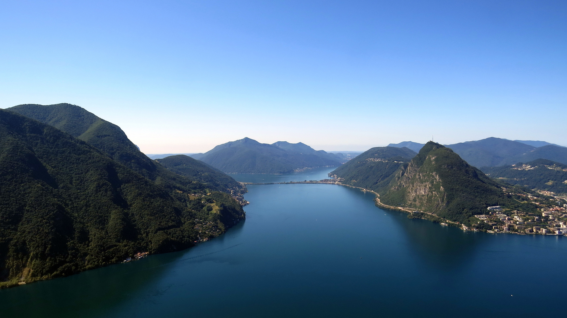 Blick auf den Damm von Melide