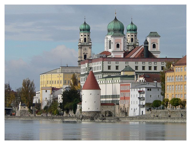 Blick auf den Dom über den Inn