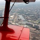 Blick auf den Duisburger Innenhafen aus der Antonov AN-2