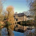 Blick auf den Eingang zum Schloss Rheydt ...