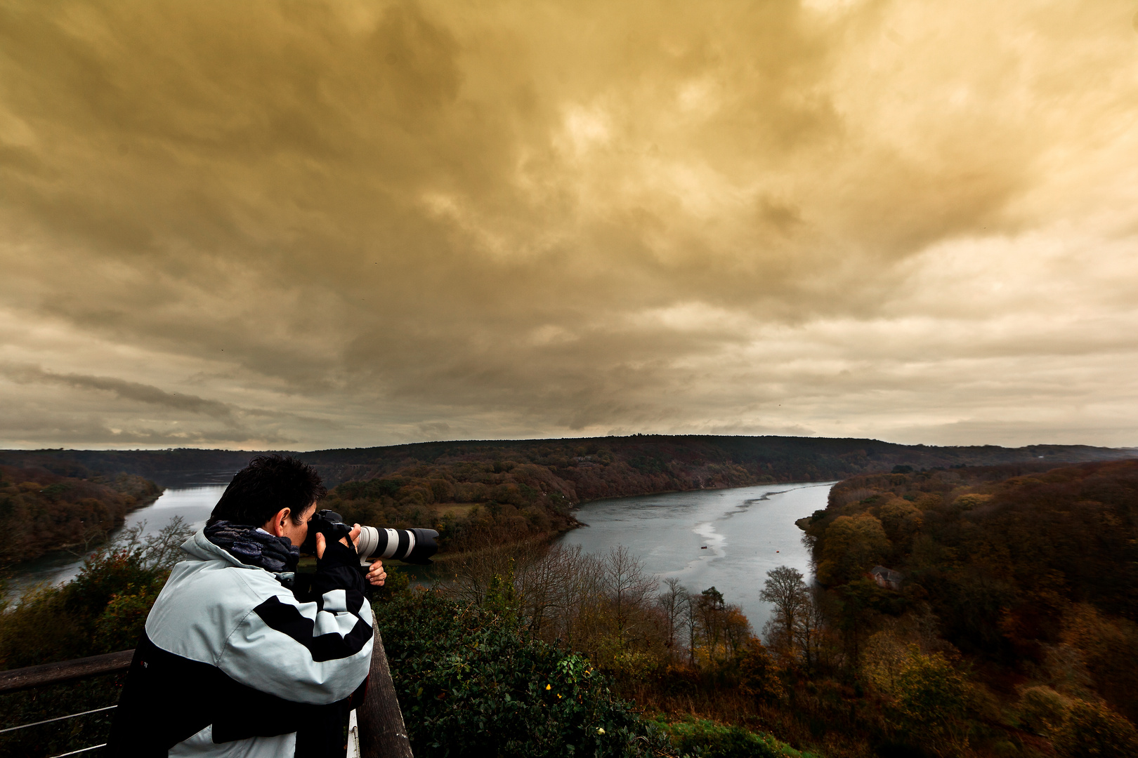 Blick auf den Fluss: Trieux