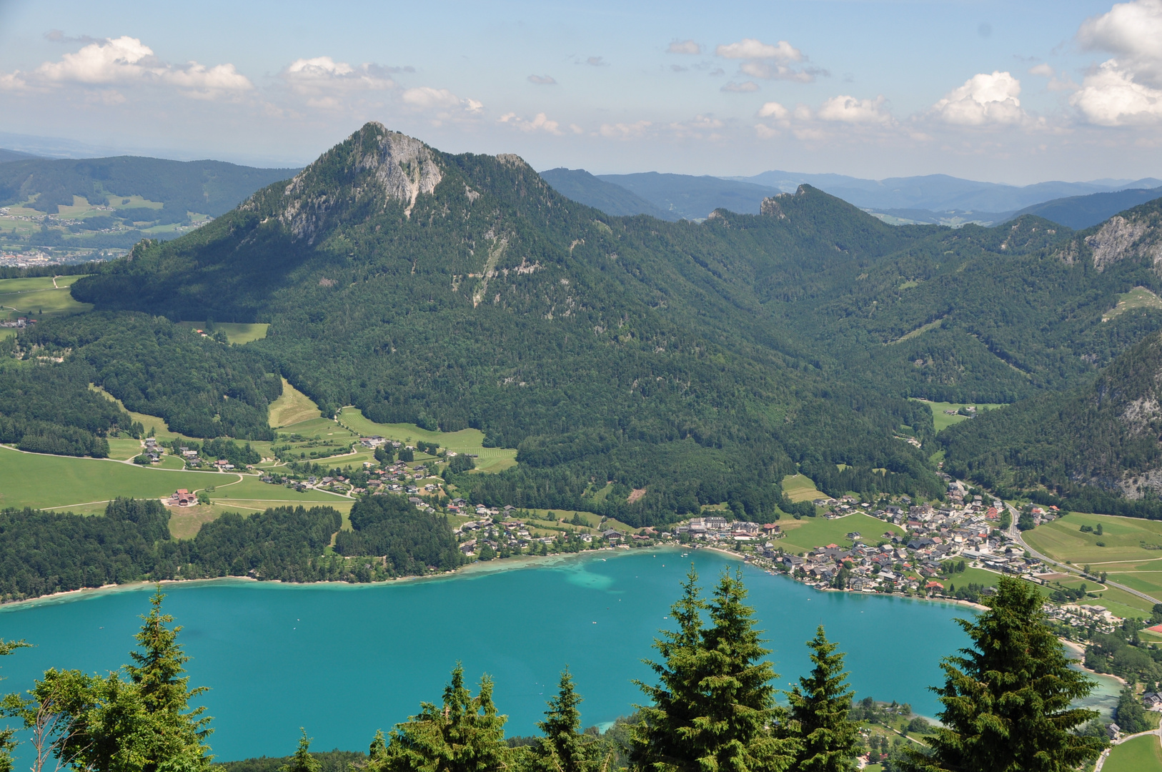 Blick auf den Fuschlsee und den Ort