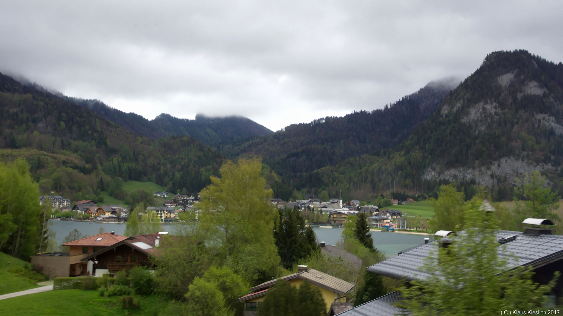 Blick auf den Fuschlsee während der Bufahrt....