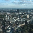 Blick auf den Gbf Köln-Gereon links und Dom