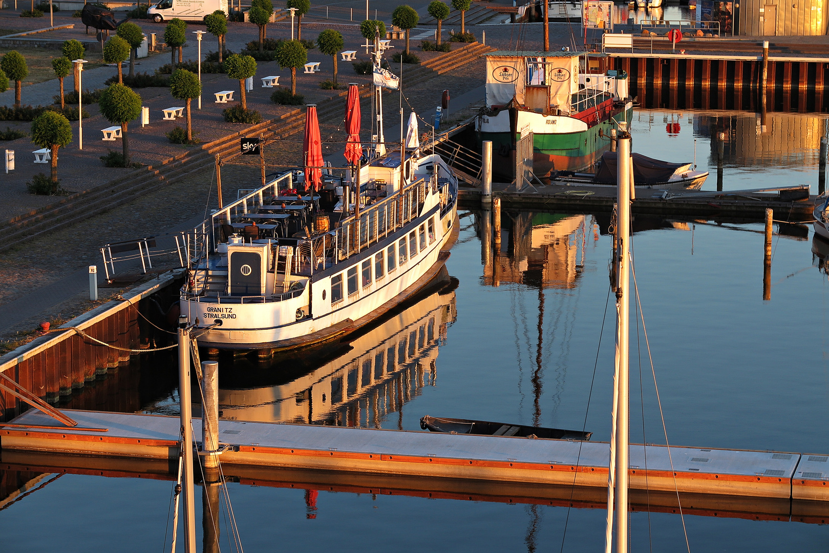 Blick auf den Hafen Barth in schönem Morgenlicht