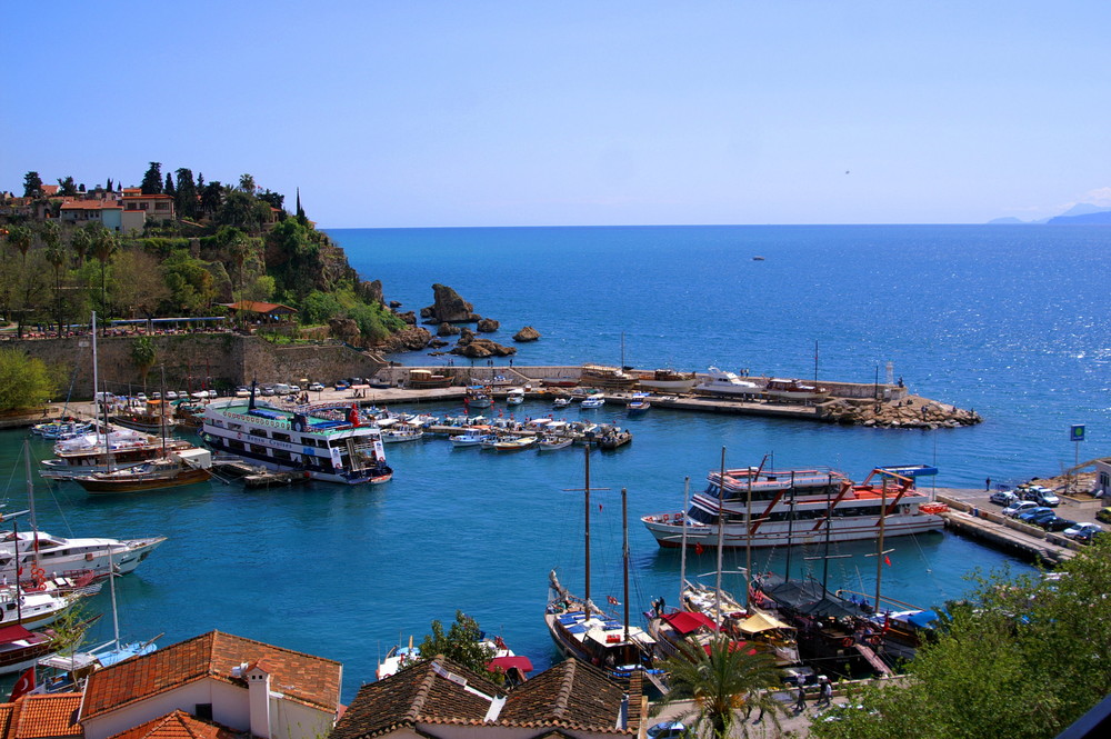 Blick auf den Hafen und das Mittelmeer in Antalya