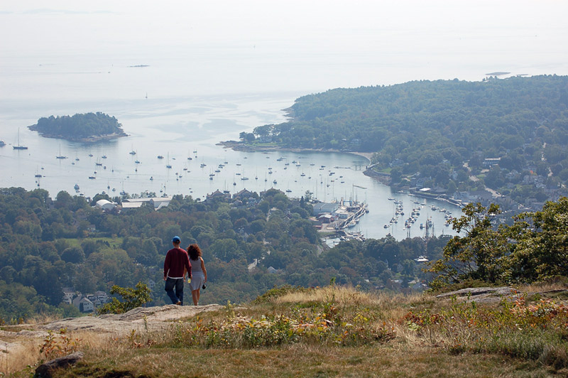 Blick auf den Hafen von Camden, Maine.