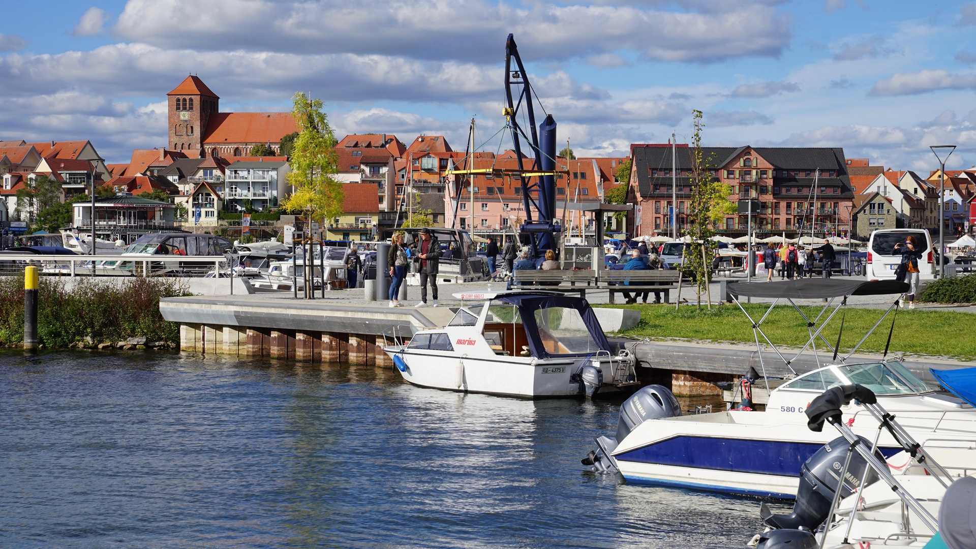 Blick auf den Hafen von Waren