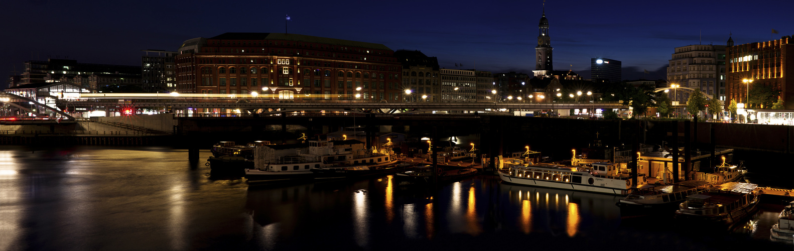 Blick auf den Hamburger Hafen