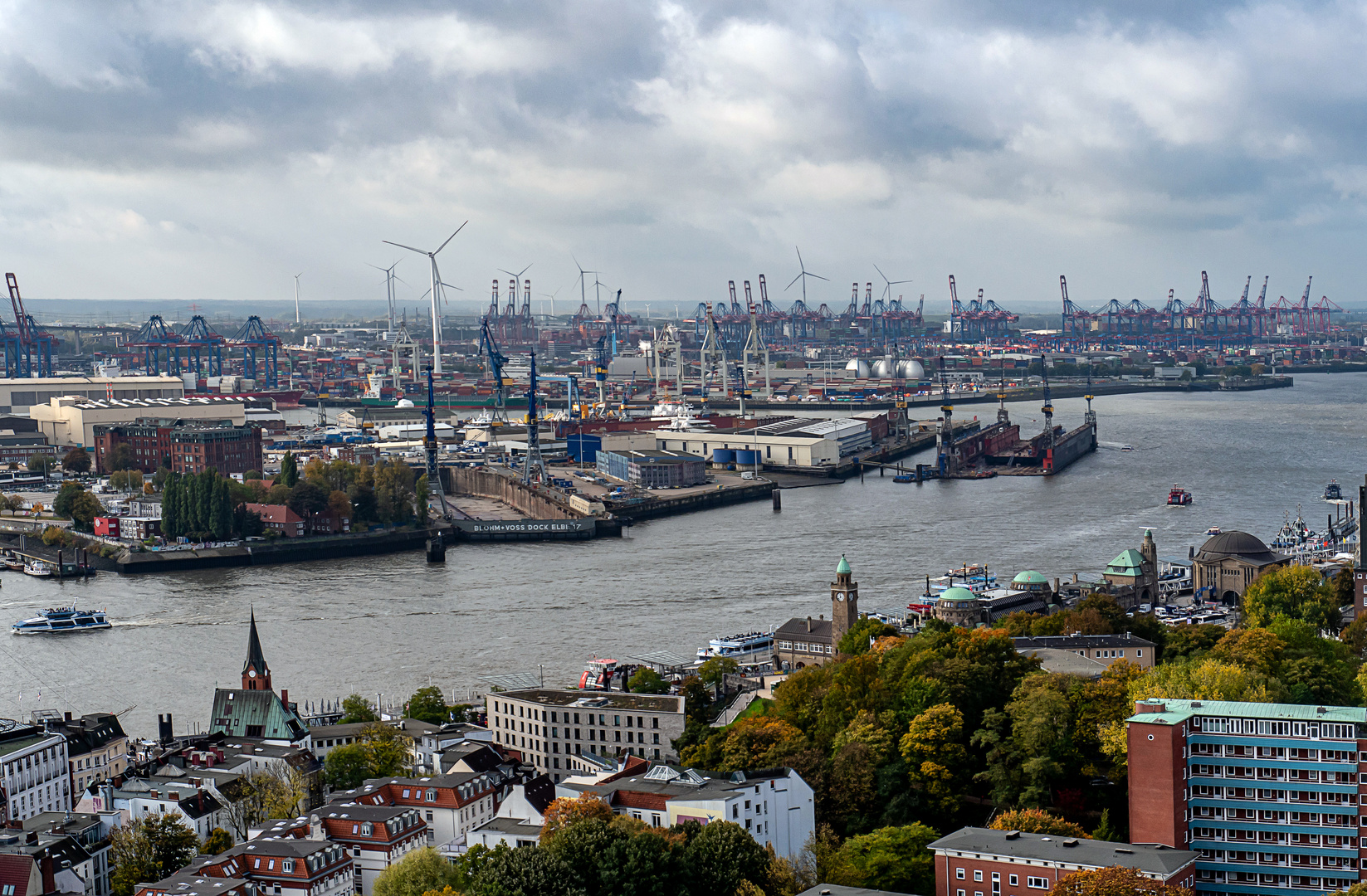 Blick auf den Hamburger Hafen