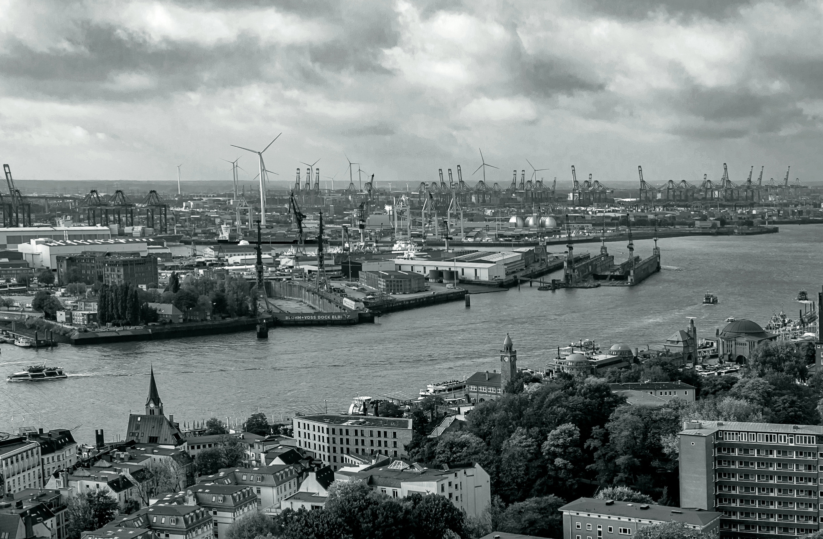 Blick auf den Hamburger Hafen