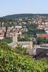 Blick auf den Hauptbahnhof Stuttgart mit dem Arnulf-Klett-Platz