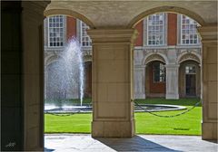 Blick auf den Innenhof in Hampton Court / Südengland