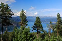 Blick auf den Innvik-Fjord