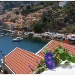 Blick auf den kleinen Hafen von Symi